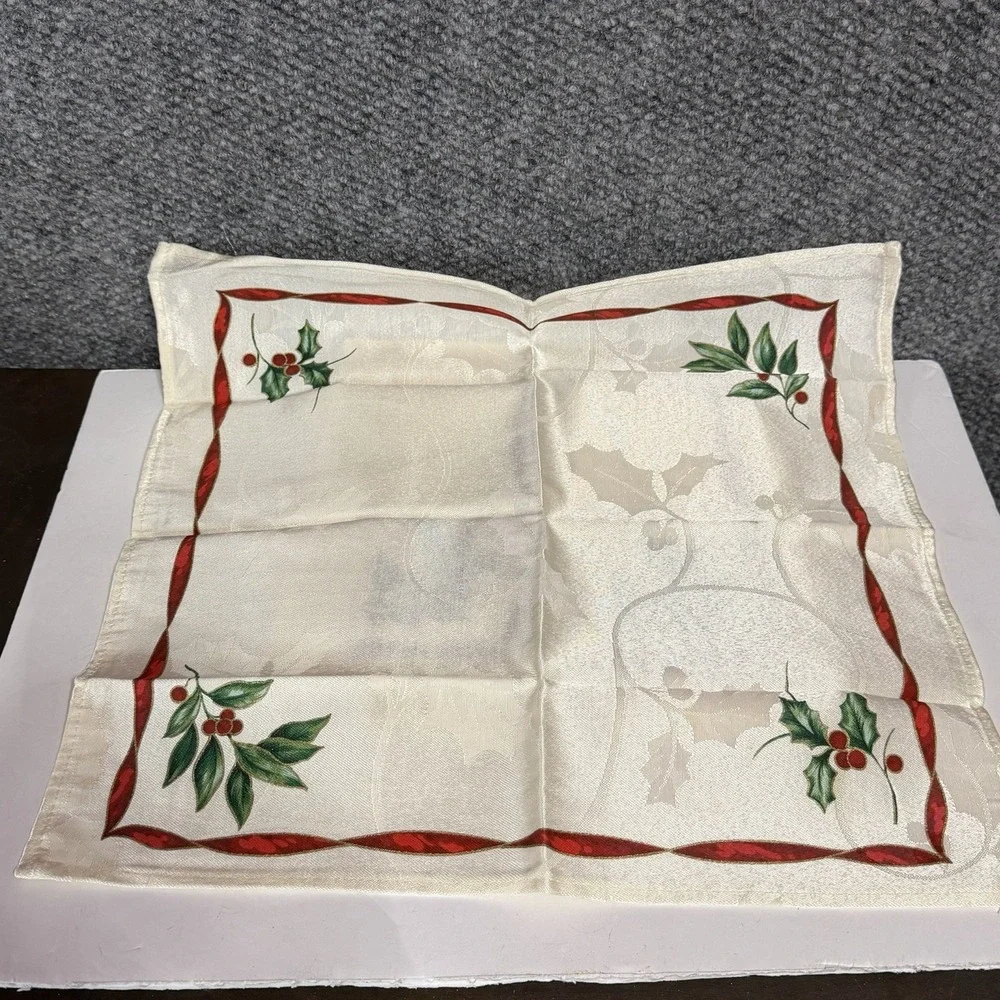 Set Of 6 Shiny Ivory Christmas Napkins Leaves & Berries Texture 16x16 Table Line